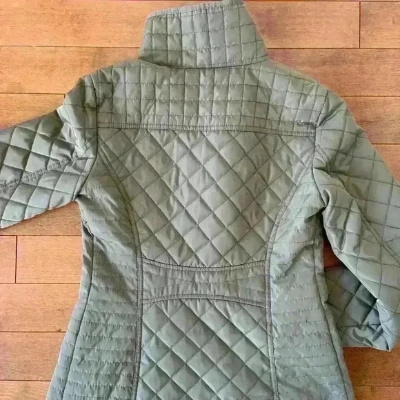 Jessica Simpson | Light weight quilted green barn jacket size small - Picture 3 of 3